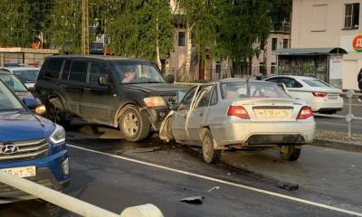 Стало известно, кто пострадал при столкновении трех машин в Петрозаводске