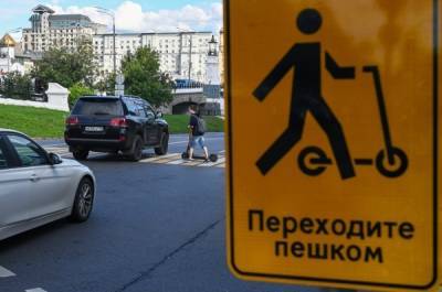 Пьяный таксист сбил девушку на самокате на Волгоградском проспекте Москвы