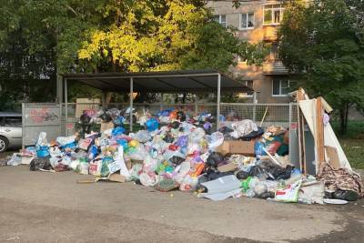 Рязанцы пожаловались на невывезенный мусор у школы №13
