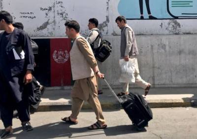 В Латвию прибыли двое афганцев с семьями, спасающихся из родной страны