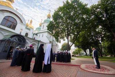 Владимир и Елена Зеленские посетили молебен по случаю 30-летия Независимости Украины