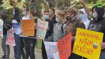 Крым — это Россия: в Москве прошла акция у здания посольства Украины