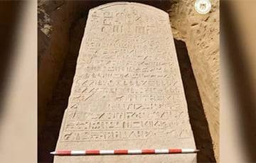 Ученые в Египте во время земляных работ нашли стелу фараона