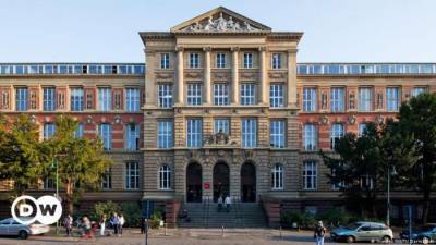 В университете на западе Германии отравились семь человек