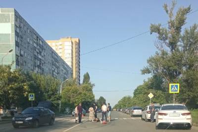 В Ростове-на-Дону водитель легковушки сбил 36-летнюю женщину на пешеходном переходе