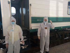 Застрявшим из-за ковида узбекистанцам организуют два поезда из России