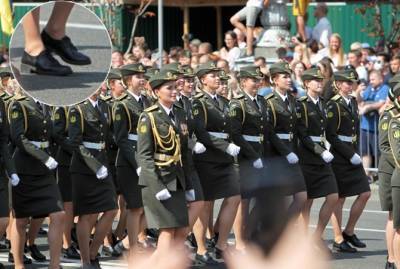 Женщины из ВСУ прошли по Крещатику в новых туфлях, а барабанщицы из МВД маршировали на высоких каблуках