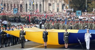400 единиц техники и сотни военных: в Киеве прошел парад ко Дню Независимости