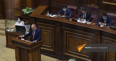 Скандал в парламенте Армении: попытка охраны вывести женщину-депутата привела к потасовке