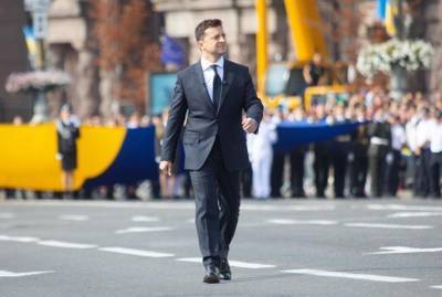 Зеленский попросил депутатов сделать День украинской государственности выходным