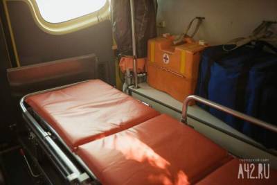 Популярный блогер попал в больницу с ожогами лица после взрыва карамели