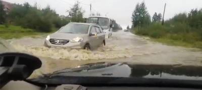 Дождь затопил элитный коттеджный городок в Петрозаводске (ВИДЕО)