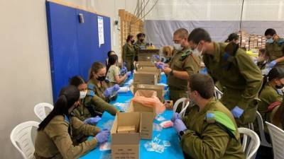 Успеть до 1 сентября: солдаты ЦАХАЛа собирают комплекты для домашних анализов