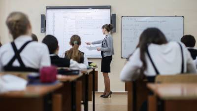 Заслуженный учитель России высказался об идее отмены ношения масок педагогами