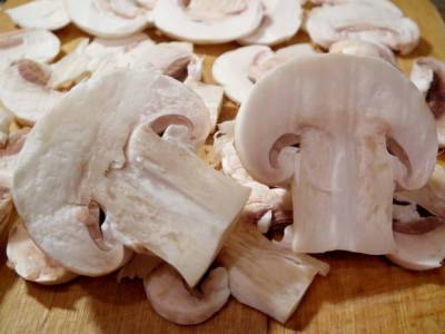 Диетолог объяснил, какой вид заготовки грибов полезнее