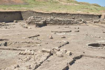 Археологи на Тамани исследуют руины дома средневекового шулера
