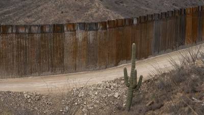 Стену Трампа на границе США с Мексикой размыло дождями