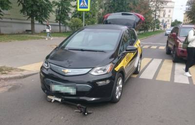 Женщина на самокате в Минске попала под машину