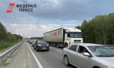 Пожар полностью парализовал движение по трассе Пермь – Екатеринбург