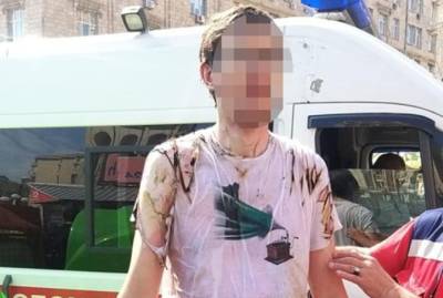 В центре Киеве один мужчина облился красной красной, а другой - хотел сжечь себя