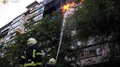 В Киеве дотла выгорел балкон многоэтажки
