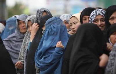 Талибы сообщили, что женщины-госслужащие смогут вернуться к работе в будущем