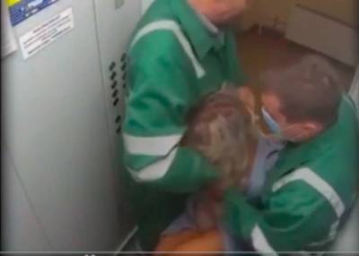 В России сотрудники психбольницы жестоко избили пациентку в лифте жилого дома