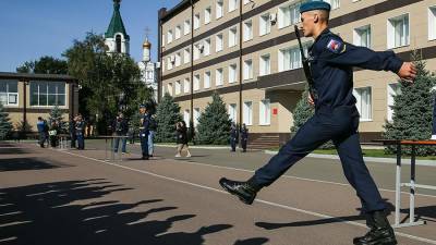 Путин предложил распространить выплату военным на курсантов и правоохранителей