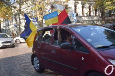 В Одессе стартовал автопробег, посвященный Дню Независимости (фоторепортаж)