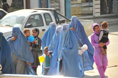 Талибы пообещали разрешить афганским женщинам-госслужащим вернуться к работе