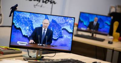 Путин: Банки должны немедленно вернуть россиянам списанные за долги соцвыплаты на детей
