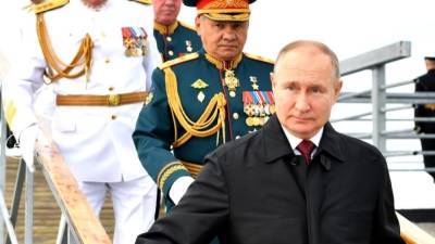 Путин призвал банки вернуть россиянам снятые за долги соцвыплаты