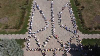 В Полтаве образовали впечатляющий 30-метровый трезубец ко Дню Независимости