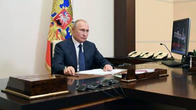 «Из-за нагрузки, связанной с эпидемией»: Путин подписал указы о единовременной выплате всем пенсионерам в России