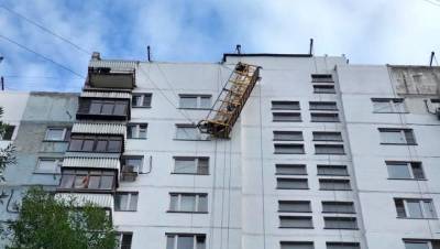 СК начал проверку после выпадения рабочего из строительной люльки на севере Москвы