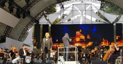 Концерт Андреа Бочелли в Киеве начался под скандирование "Ганьба!" (фото, видео)