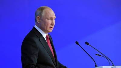 Путин поручил усилить систему лесоохраны в России