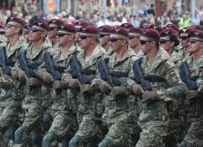 Военный парад в День независимости Украины стал самым масштабным за 30 лет