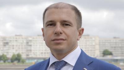 Проезд авто депутата ГД Романова по закрытому мосту в Петербурге попало на видео