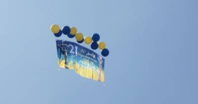 К 30-летию Независимости Украины: военные в зоне ООС запустили сине-желтые флаги в сторону ОРДЛО