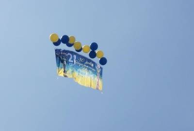 На Донбассе противник пытался сбить летавший в небе флаг Украины