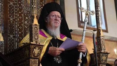Патриарх Варфоломей, улетая, благословил украинцев