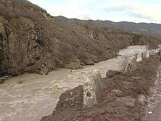 В горах Дагестана ищут пятерых человек, унесенных селевыми потоками