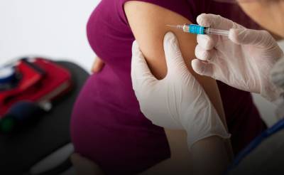 Планировать рождение ребенка лучше через 3-6 месяцев после вакцинации. Однако женщины беременели во время получения ZF-UZ-VAC2001 и побочек нет – эксперт