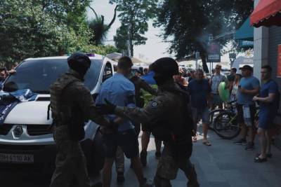 В Аркадии противников ЛГБТ-шествия задержала полиция: за что
