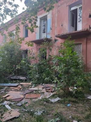 «Вода льется потоками». В Челябинске аварийный дом угрожает соседним многоэтажкам