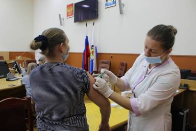 Великий Новгород выполнил план по вакцинации от ковида на 52%
