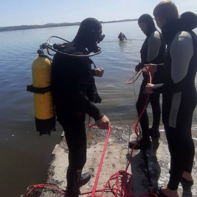 На озере в Челябинской области женщина во время купания нашла скелет человека