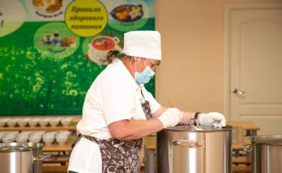 Школы Корсакова будут самостоятельно готовить завтраки и обеды для учеников