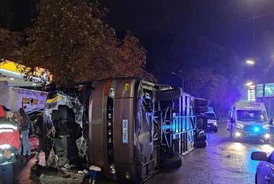 В Киеве перевернулся молдавский автобус с туристами, есть пострадавшие
